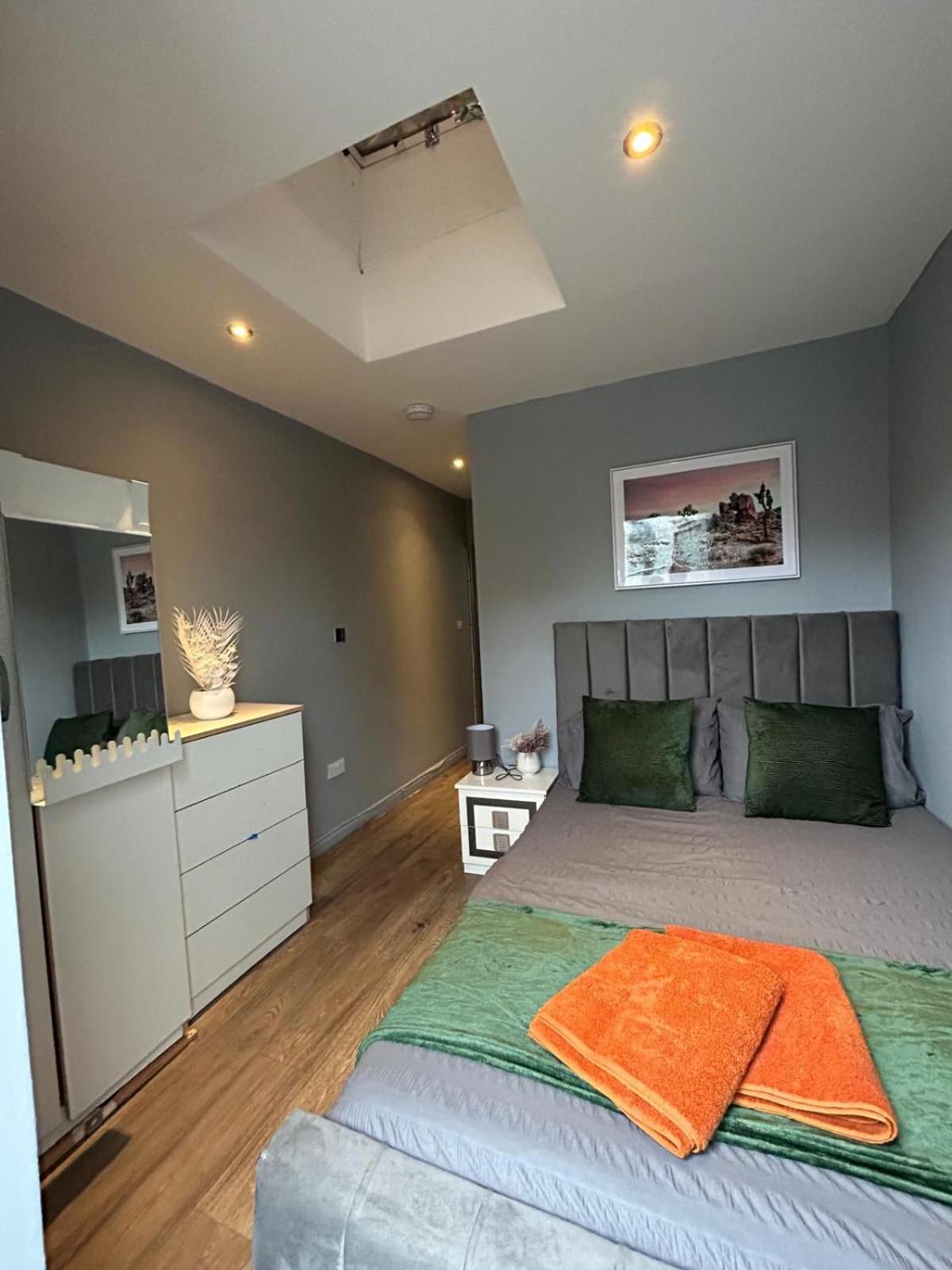 2 Bedroom Flat In Euston 2 Mins Away From Station, No Lift Londra Exterior foto
