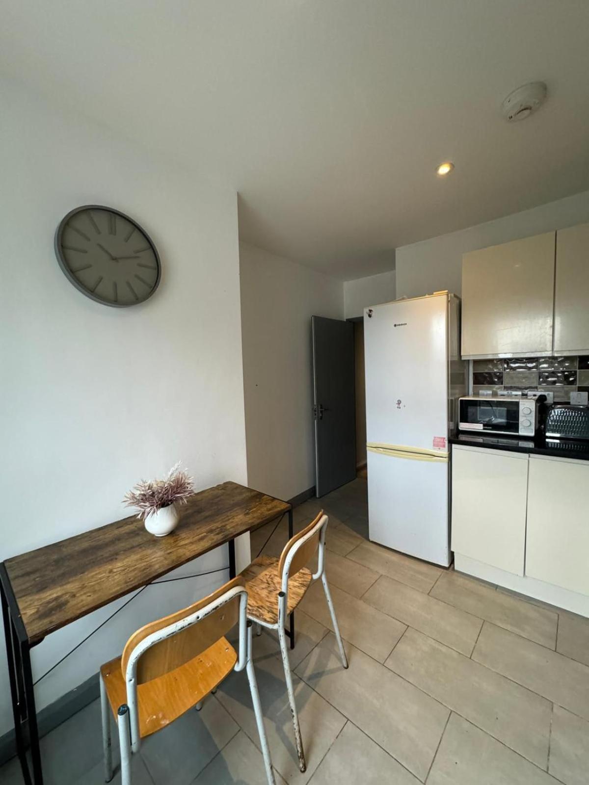2 Bedroom Flat In Euston 2 Mins Away From Station, No Lift Londra Exterior foto