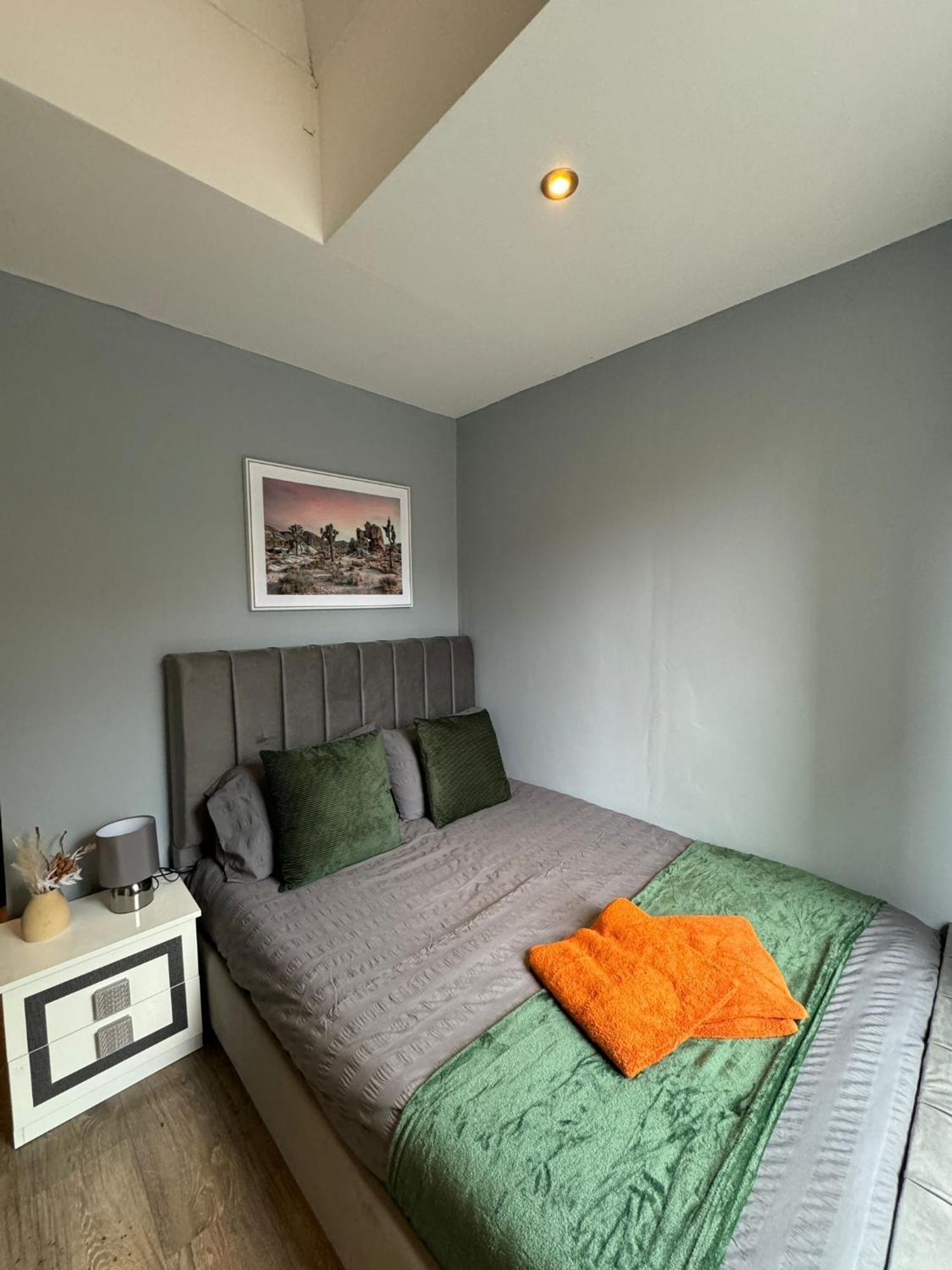 2 Bedroom Flat In Euston 2 Mins Away From Station, No Lift Londra Exterior foto