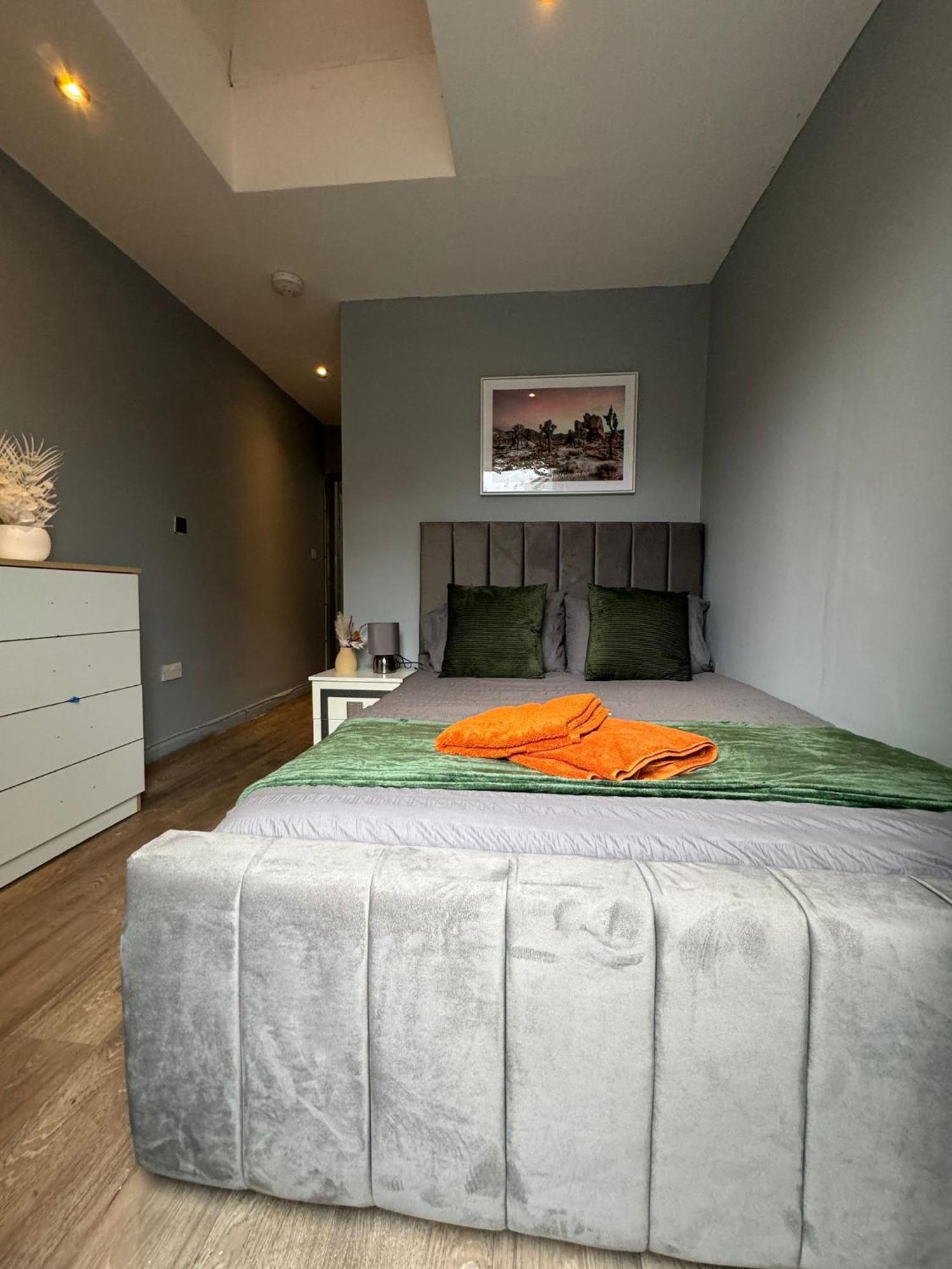 2 Bedroom Flat In Euston 2 Mins Away From Station, No Lift Londra Exterior foto